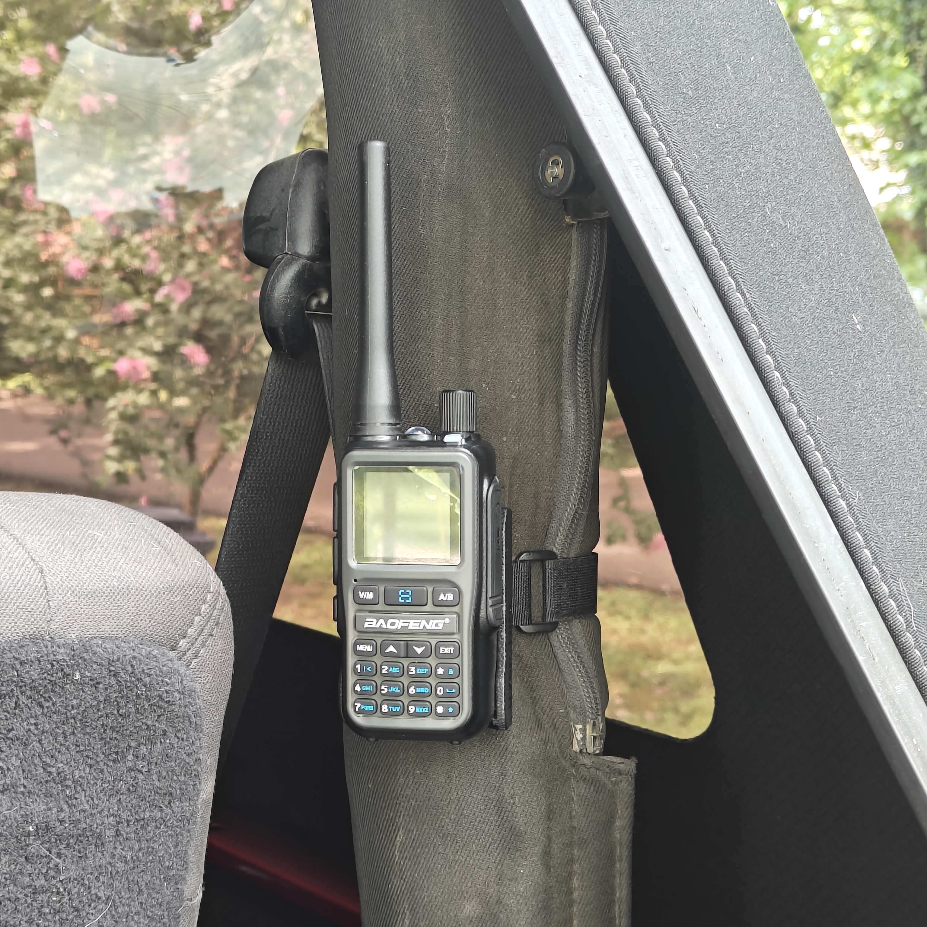 uv5rm radio mount strapped to roll bar via velcro straps